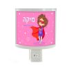 מנורת לילה עם שם הילד עיצוב ילדה כוח על